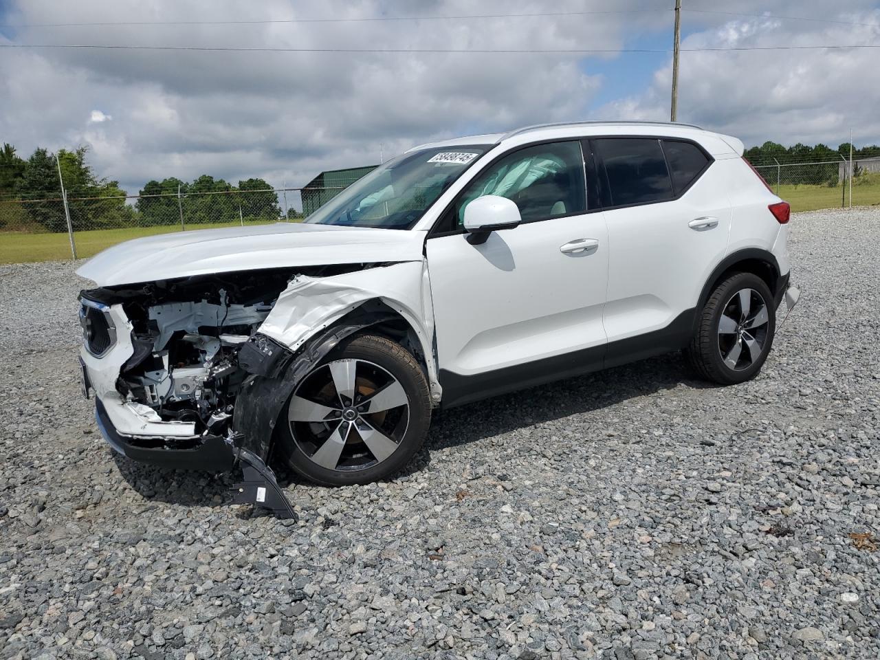 VOLVO XC40 T5 MOMENTUM