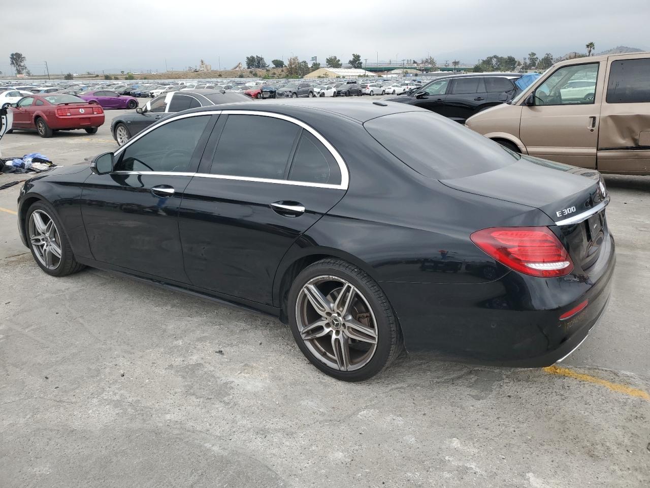 MERCEDES-BENZ E-CLASS 300