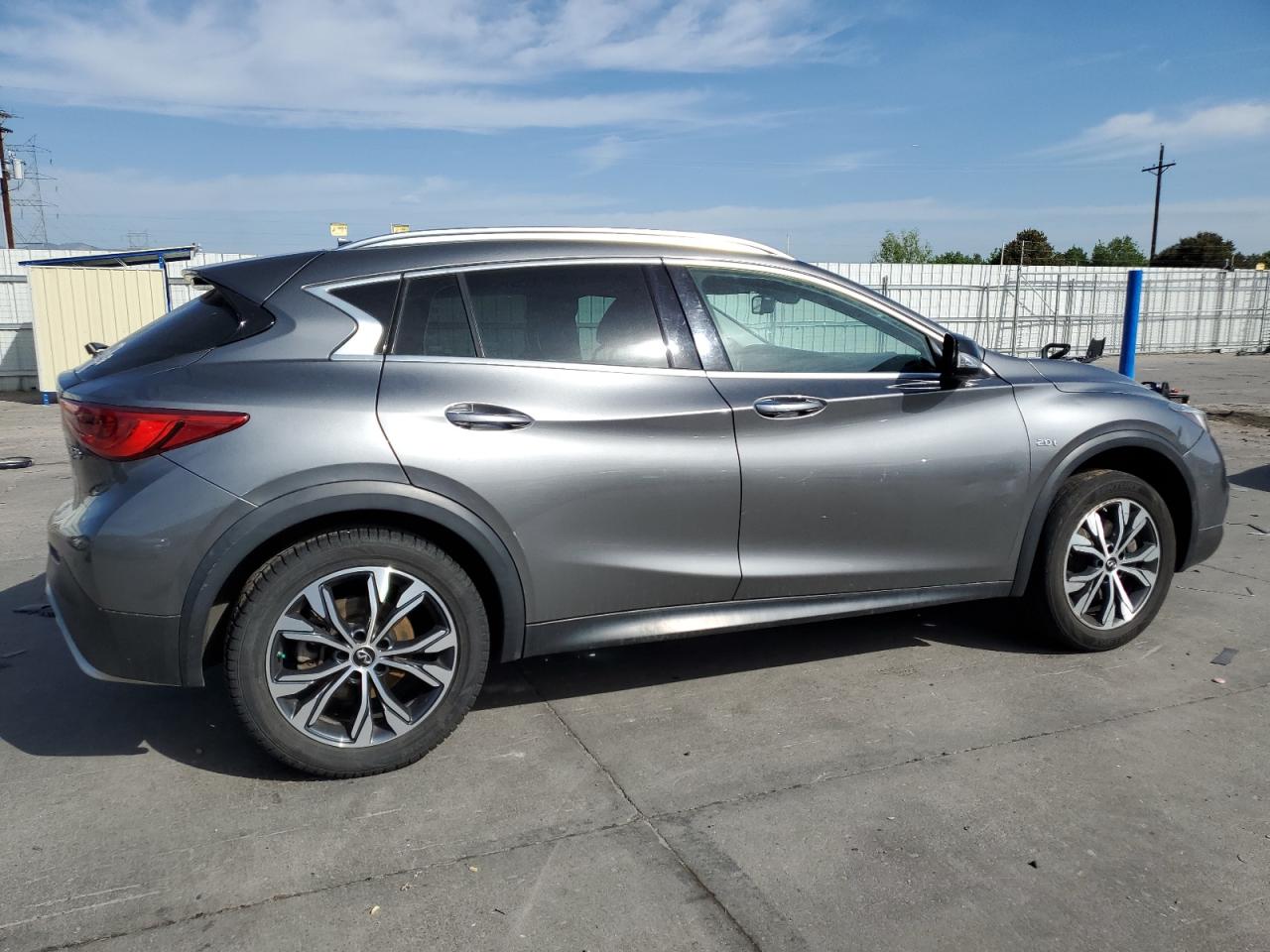 INFINITI QX30 BASE