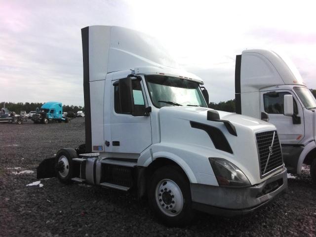 VOLVO VN VNL 2017 white tractor diesel 4V4N39TG9HN988084 photo #1