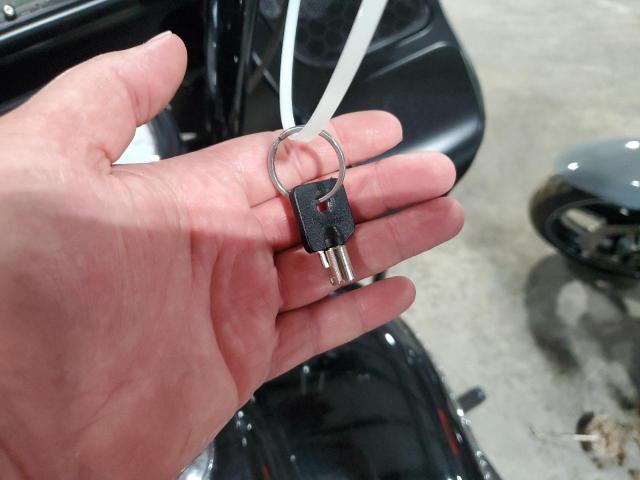 2016 HARLEY-DAVIDSON FLTRX ROAD 1HD1KHM10GB684691