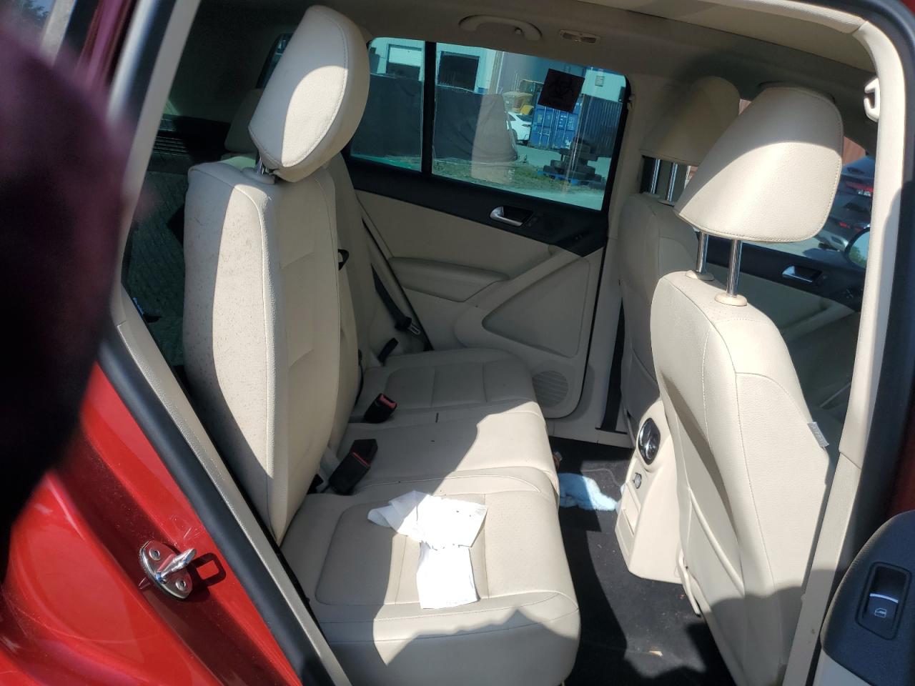 Volkswagen Tiguan s 2012