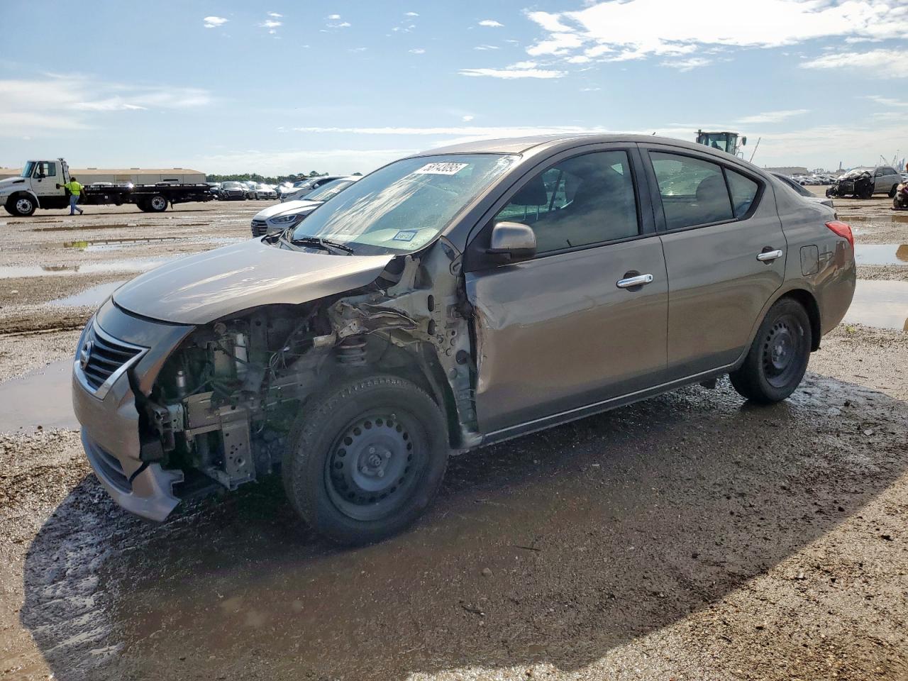 NISSAN VERSA S