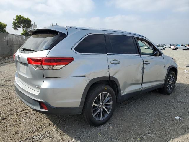 TOYOTA HIGHLANDER 2019 silver  gas 5TDKZRFH2KS552731 photo #4
