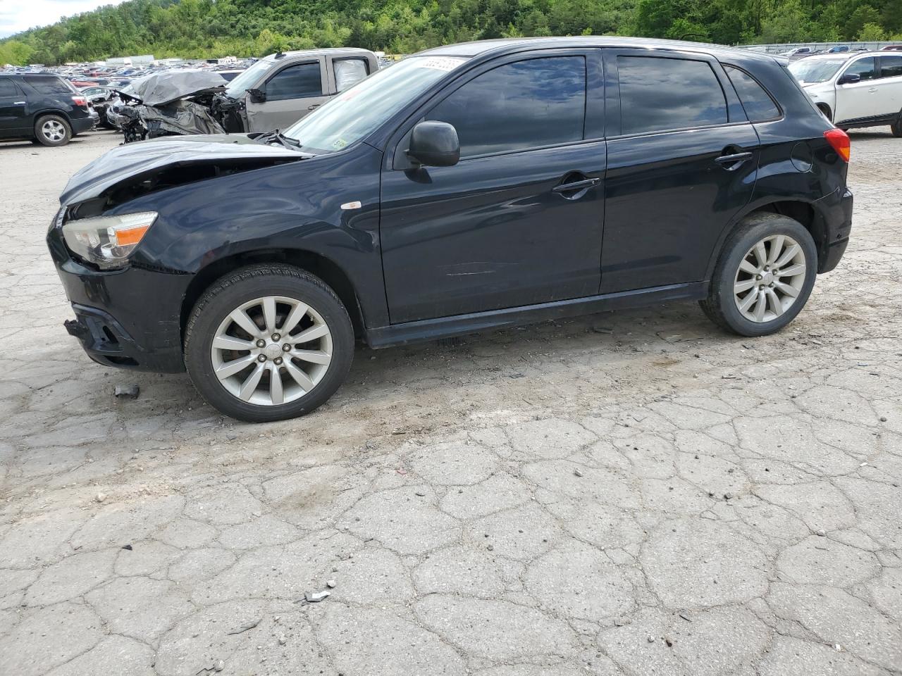 MITSUBISHI OUTLANDER SE