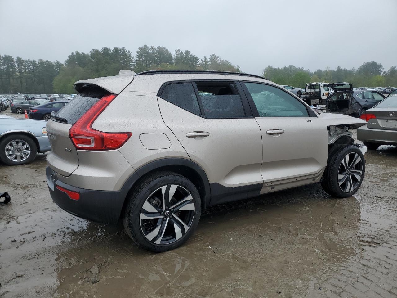 VOLVO XC40 PLUS