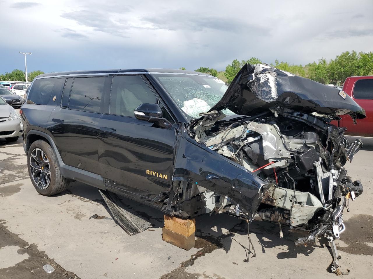 RIVIAN R1S ADVENTURE