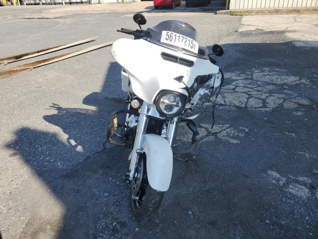 HARLEY-DAVIDSON FLHX STREE 2016 white  gas 1HD1KBM18GB603787 photo #3