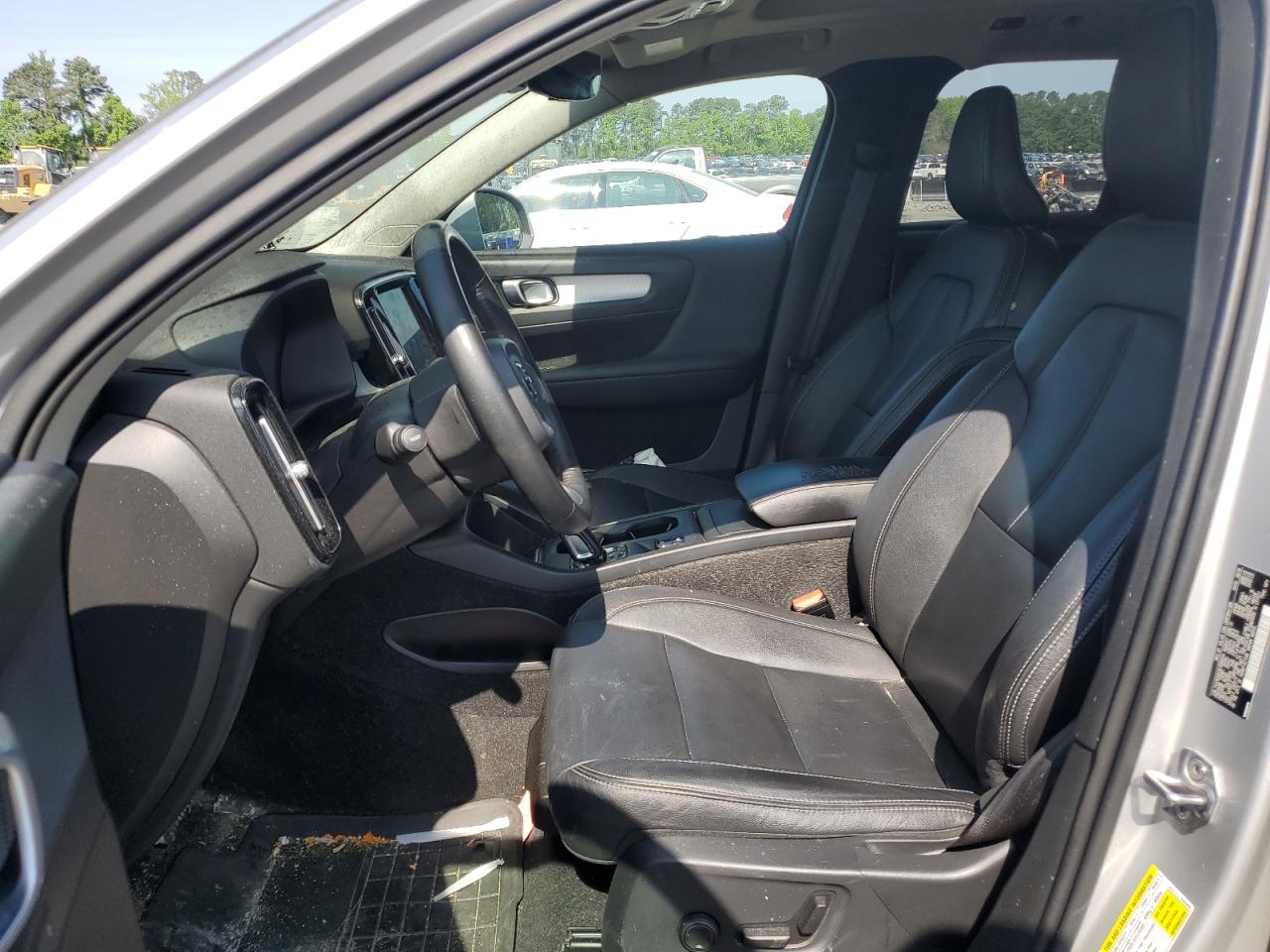 VOLVO XC40 T5 MOMENTUM