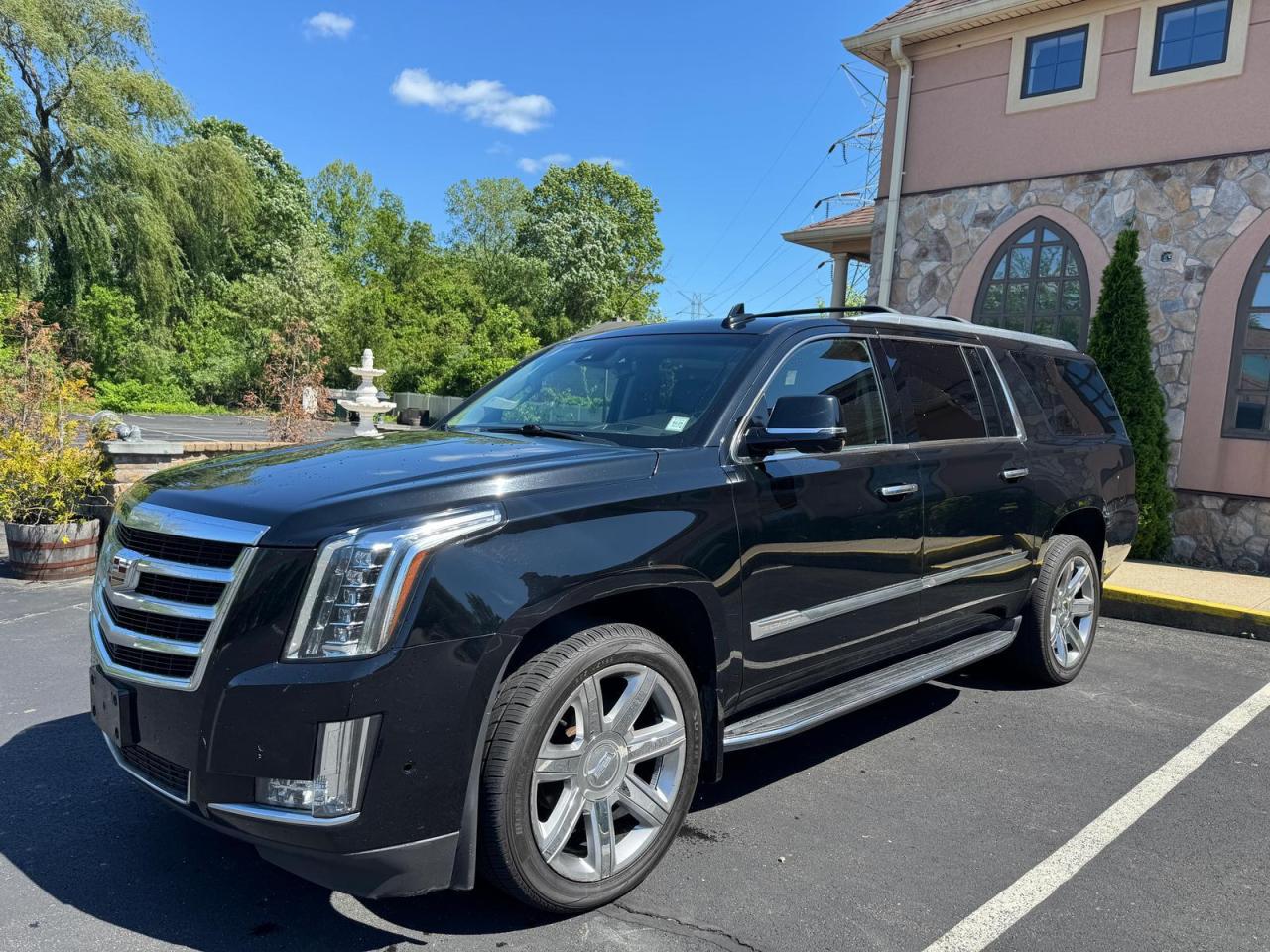 CADILLAC ESCALADE ESV LUXURY