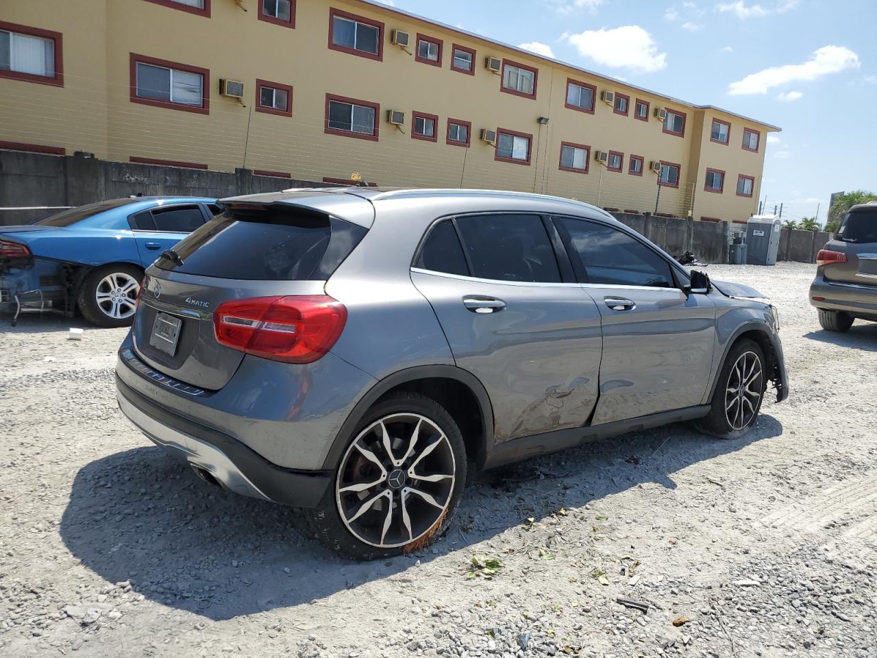 MERCEDES-BENZ GLA-CLASS 2015