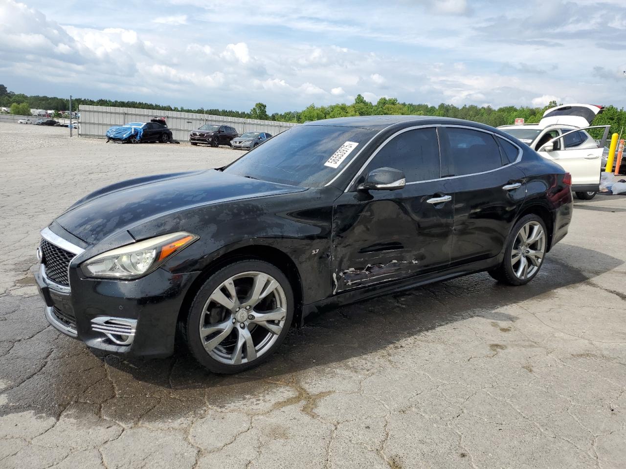 INFINITI Q70 3.7