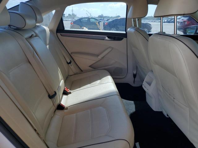 2017 VOLKSWAGEN PASSAT R-L - 1VWDT7A37HC050511