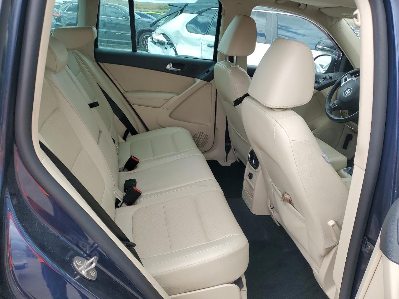 Volkswagen Tiguan s 2014