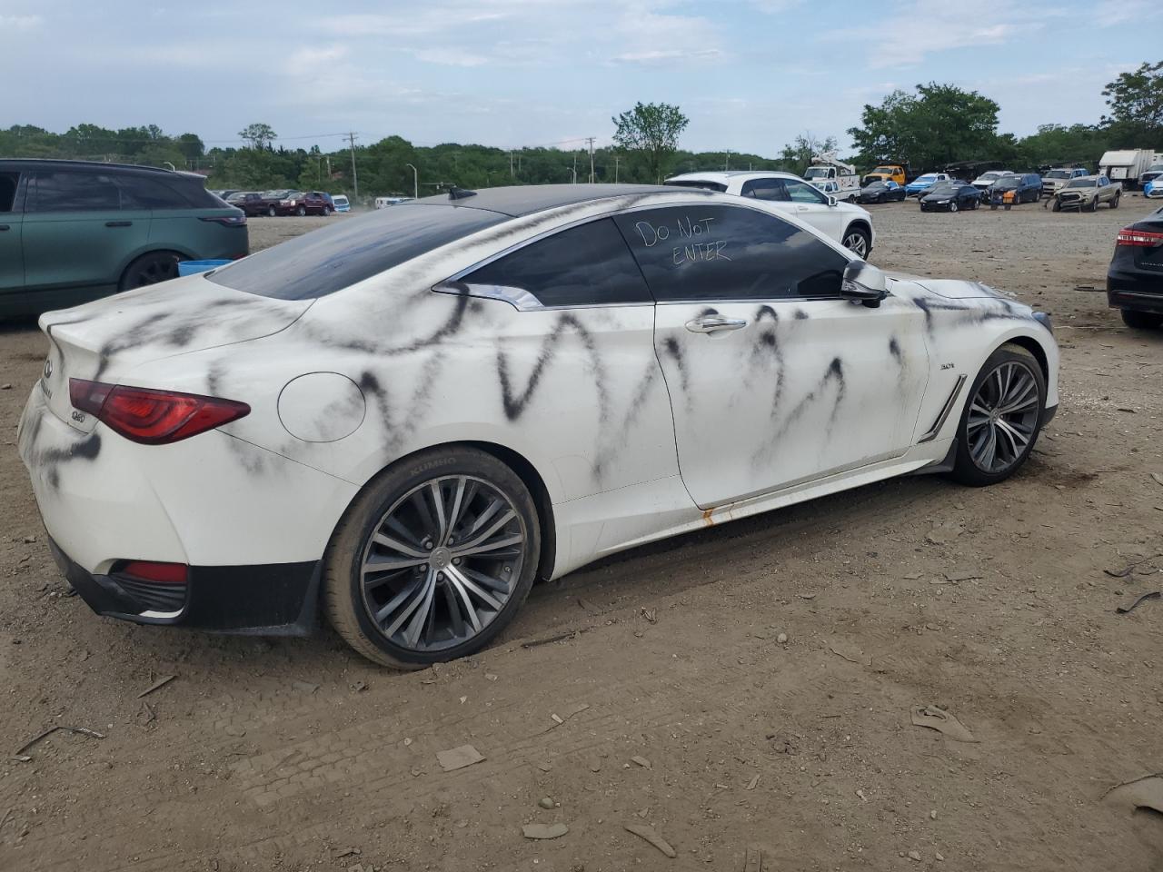 INFINITI Q60 LUXE 300