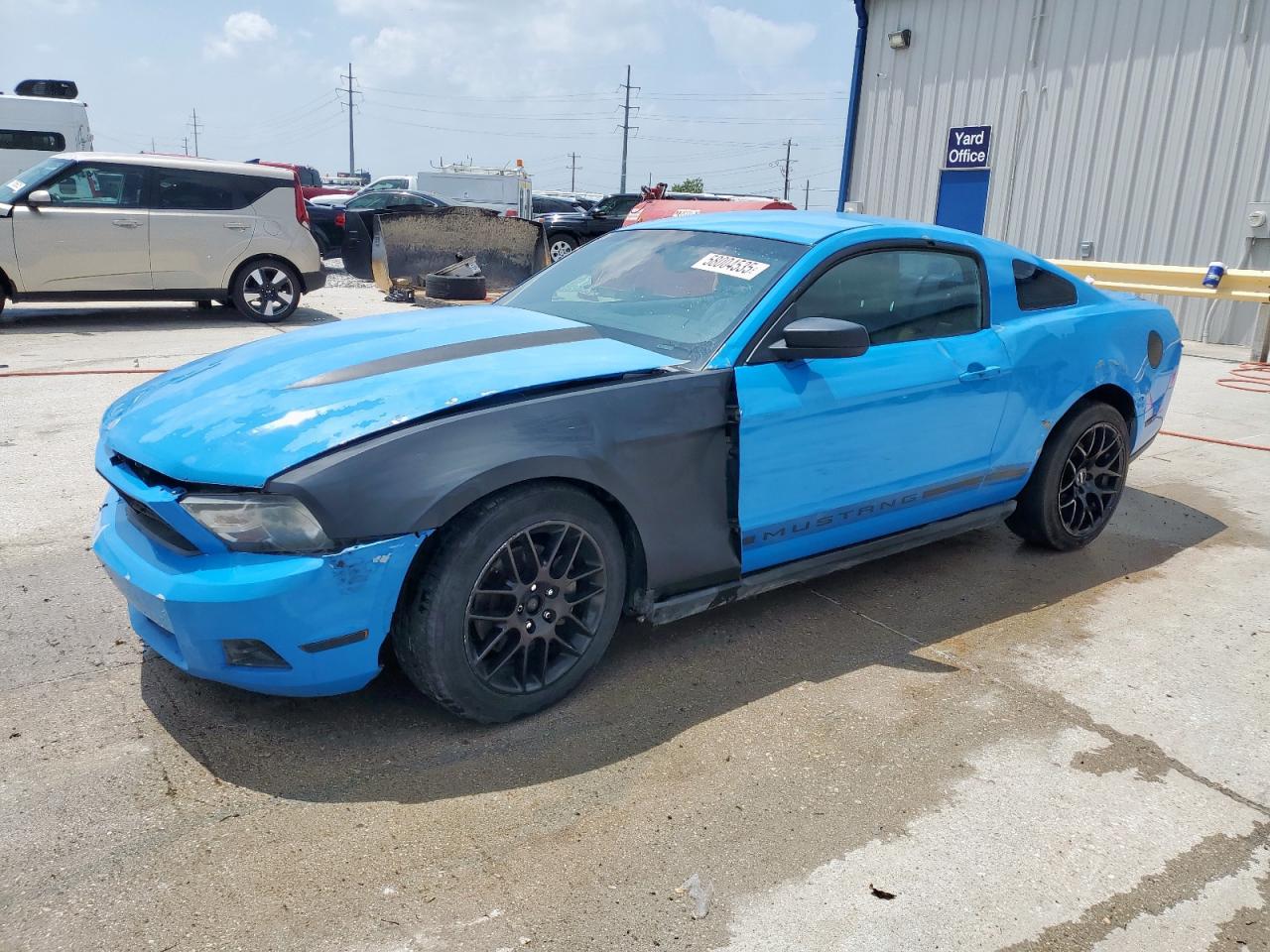 FORD MUSTANG