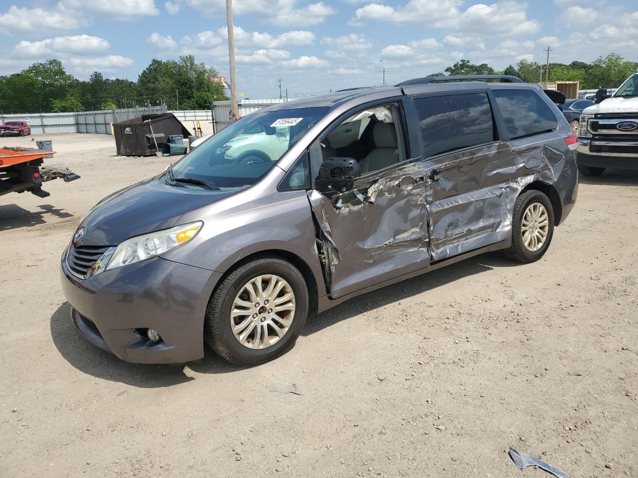 TOYOTA SIENNA XLE