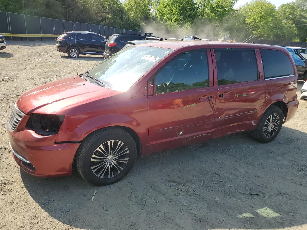 CHRYSLER TOWN & COUNTRY S