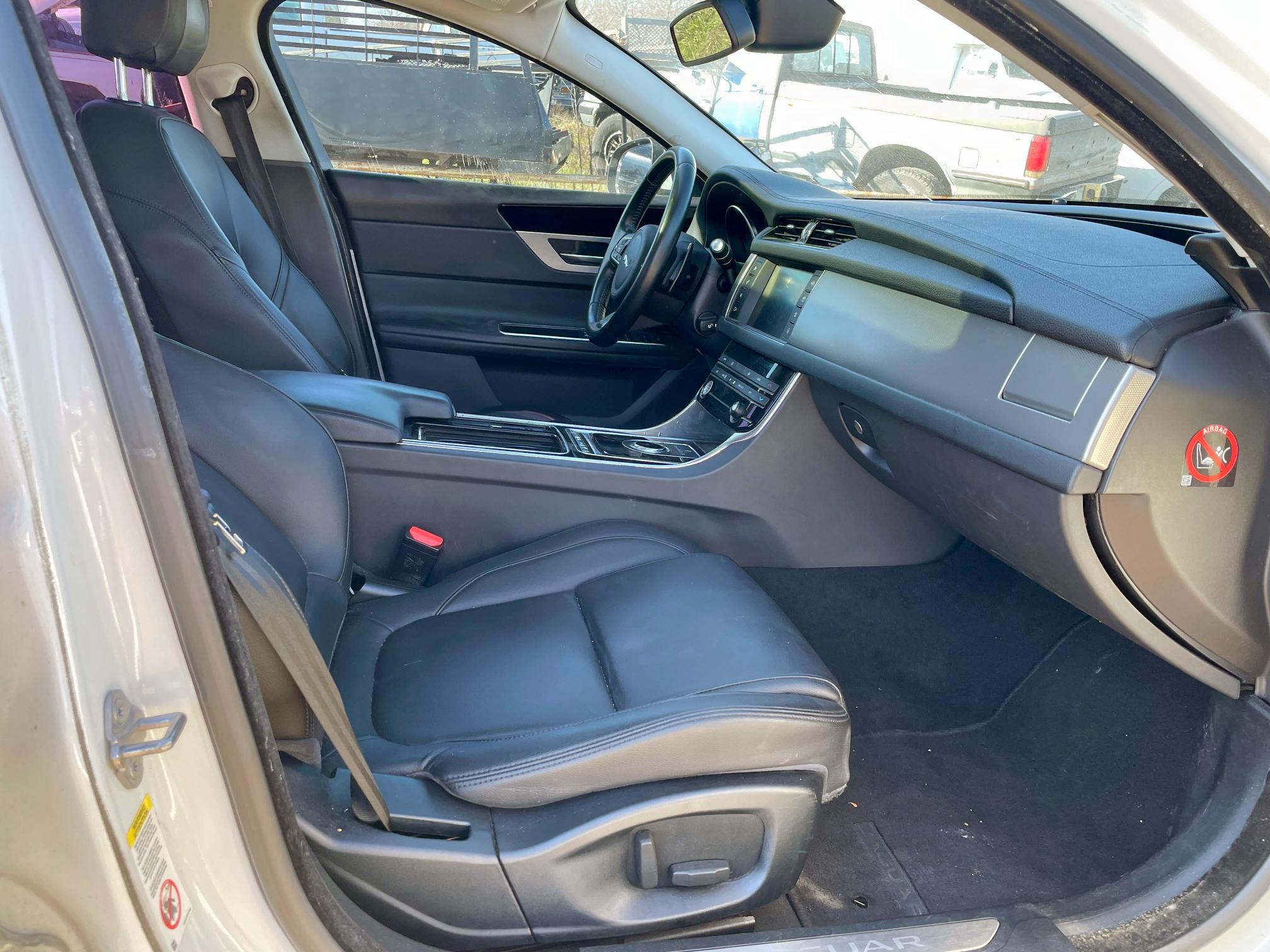 2018 JAGUAR XF SAJBR4FX5JCY70175