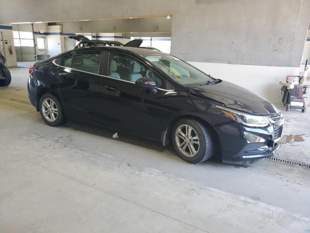 Vin: 1g1be5sm2h7142272, lot: 57352705, chevrolet cruze lt 20174