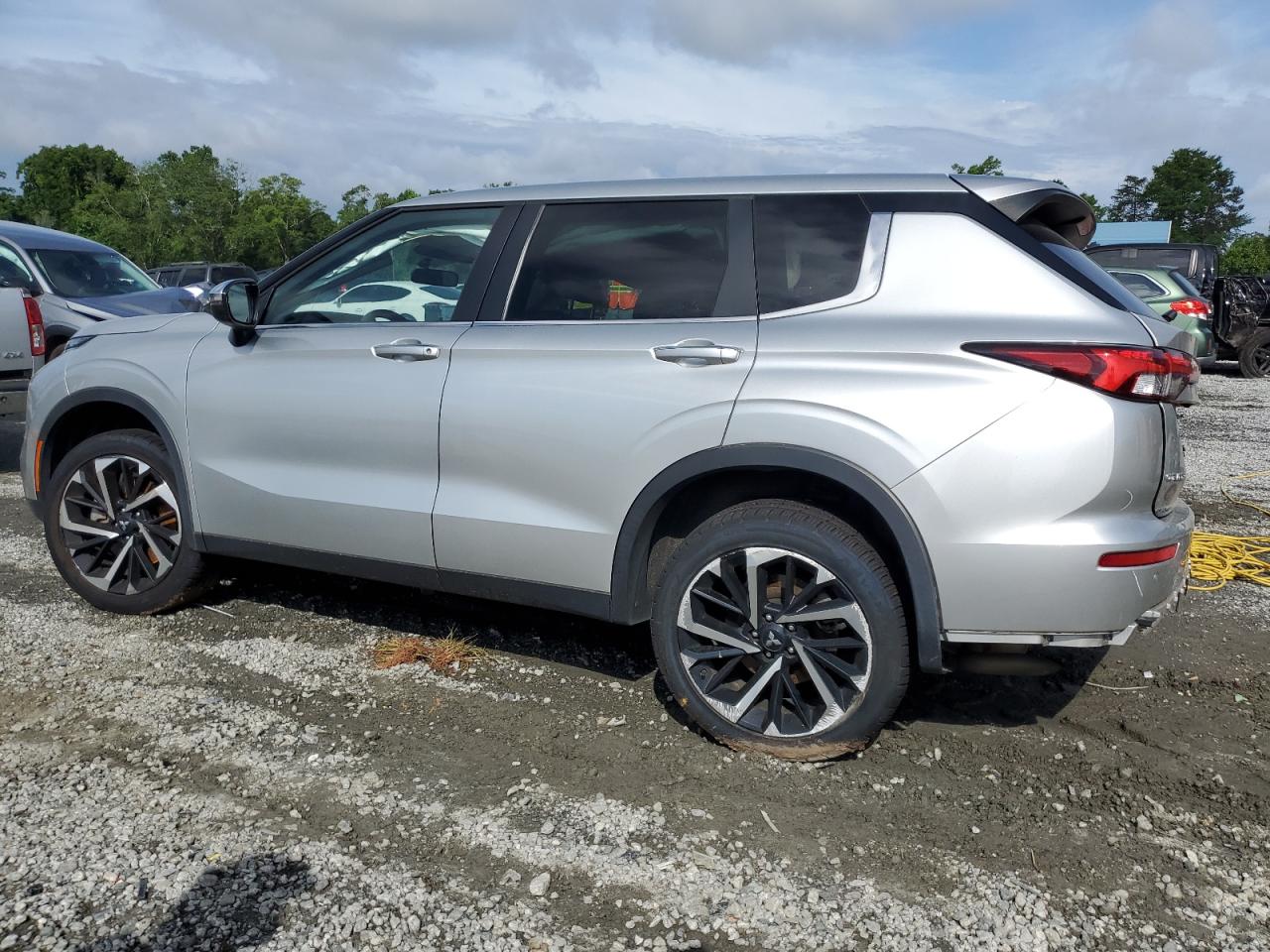 MITSUBISHI OUTLANDER ES