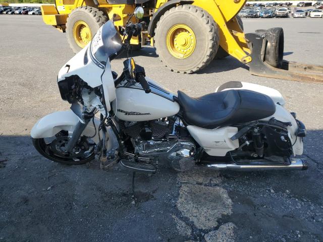 HARLEY-DAVIDSON FLHX STREE 2016 white  gas 1HD1KBM18GB603787 photo #4