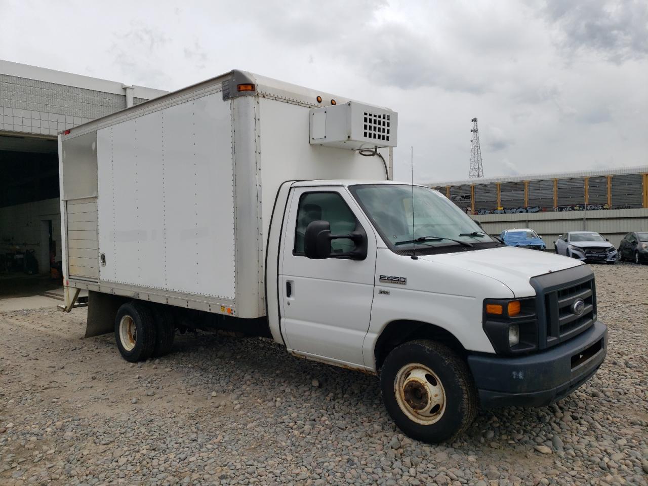 FORD ECONOLINE E450 SUPER DUTY CUTAWAY VAN