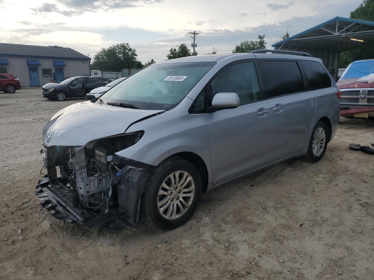 TOYOTA SIENNA XLE