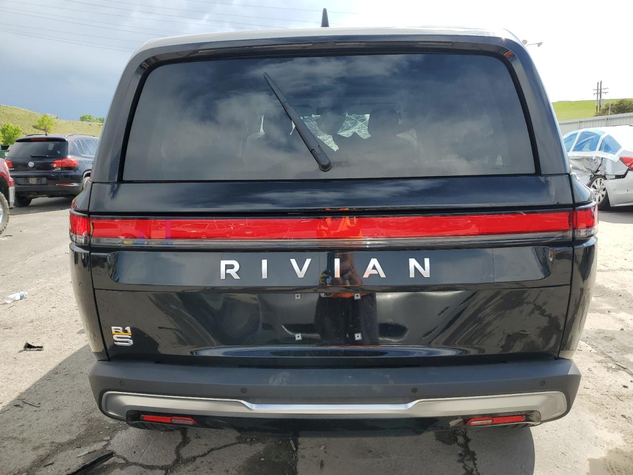 RIVIAN R1S ADVENTURE
