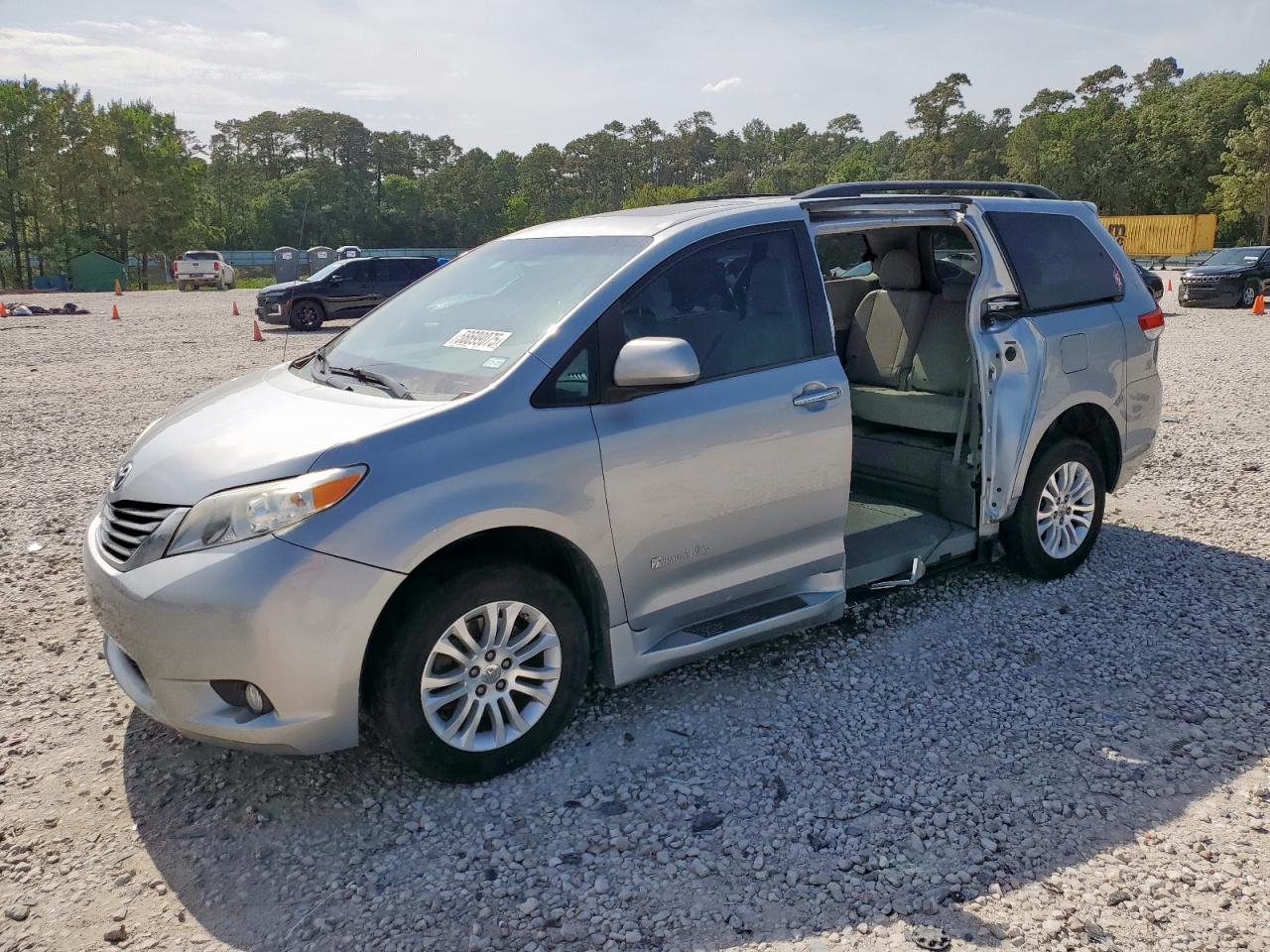 TOYOTA SIENNA XLE