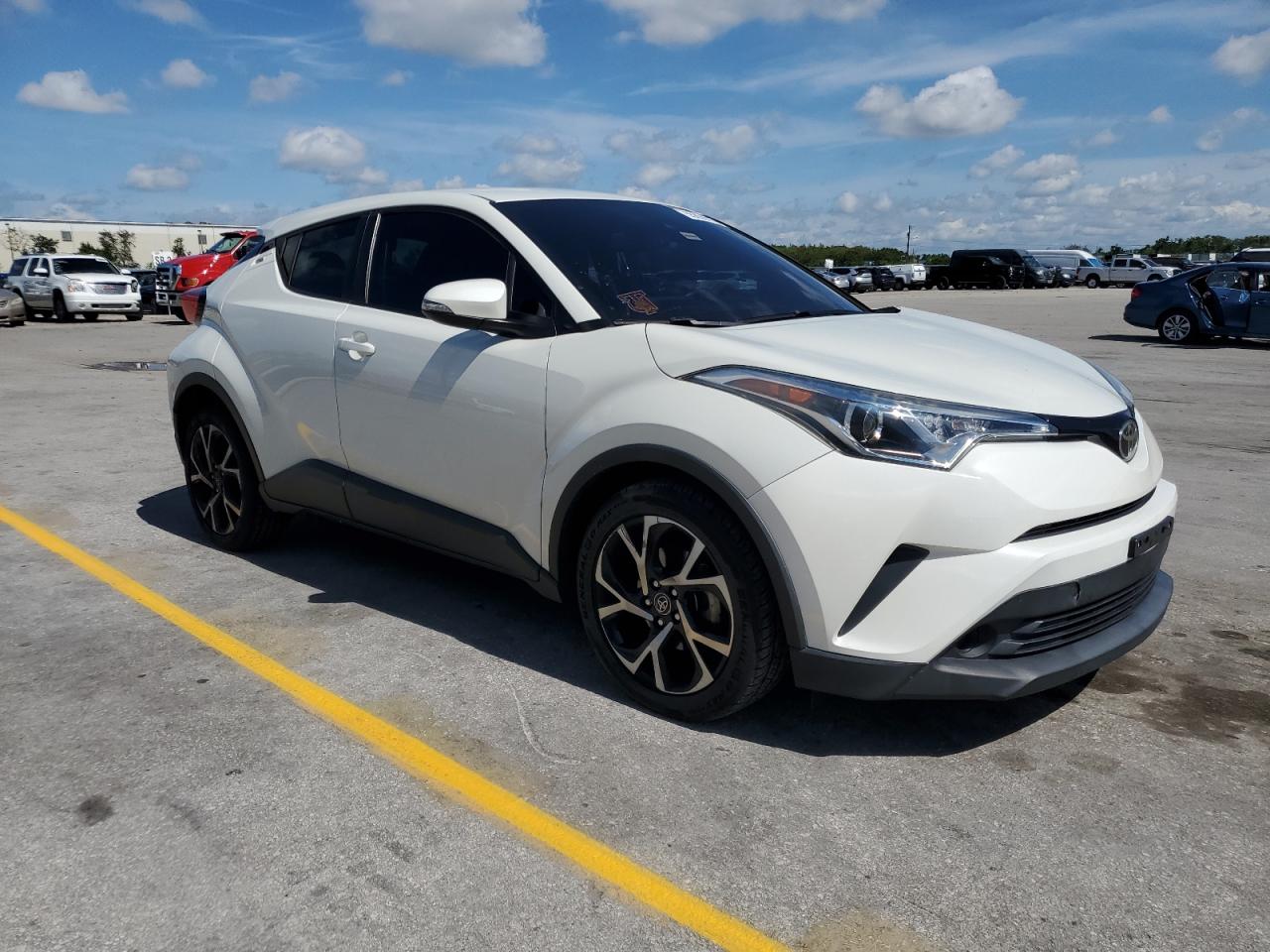 NMTKHMBX9JR048693 TOYOTA C-HR 2018