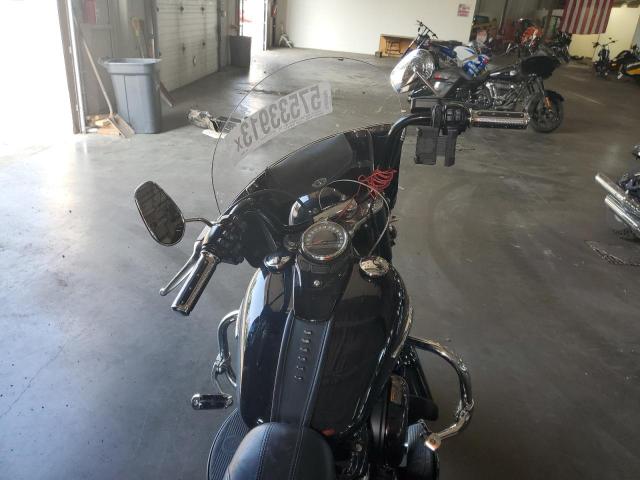 2019 HARLEY-DAVIDSON FLHC 1HD1YAJ23KB033888