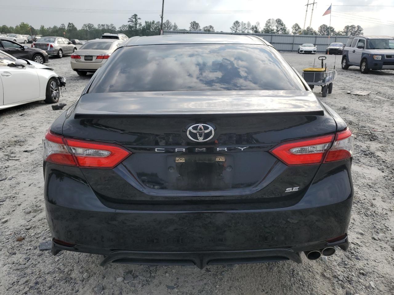 4T1B11HK2JU564143 TOYOTA CAMRY 2018