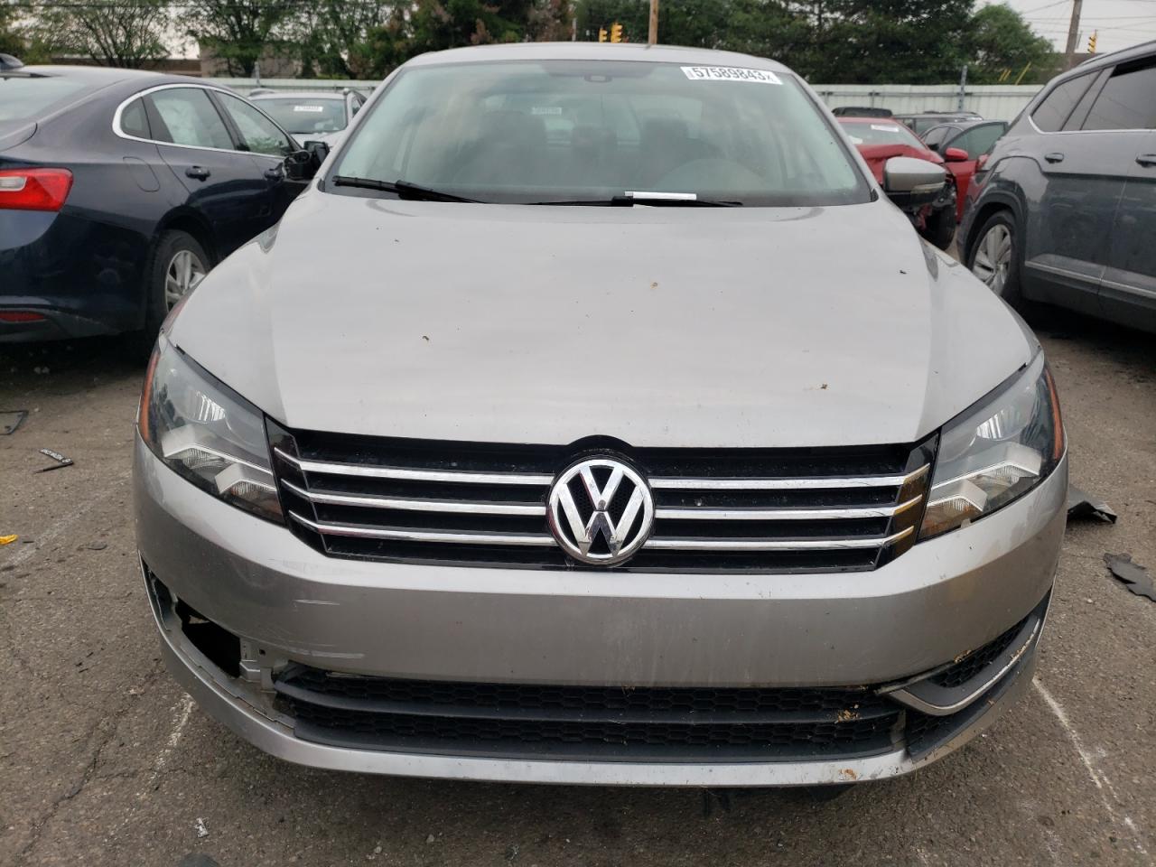 1VWBP7A33DC047210 2013 Volkswagen Passat Se