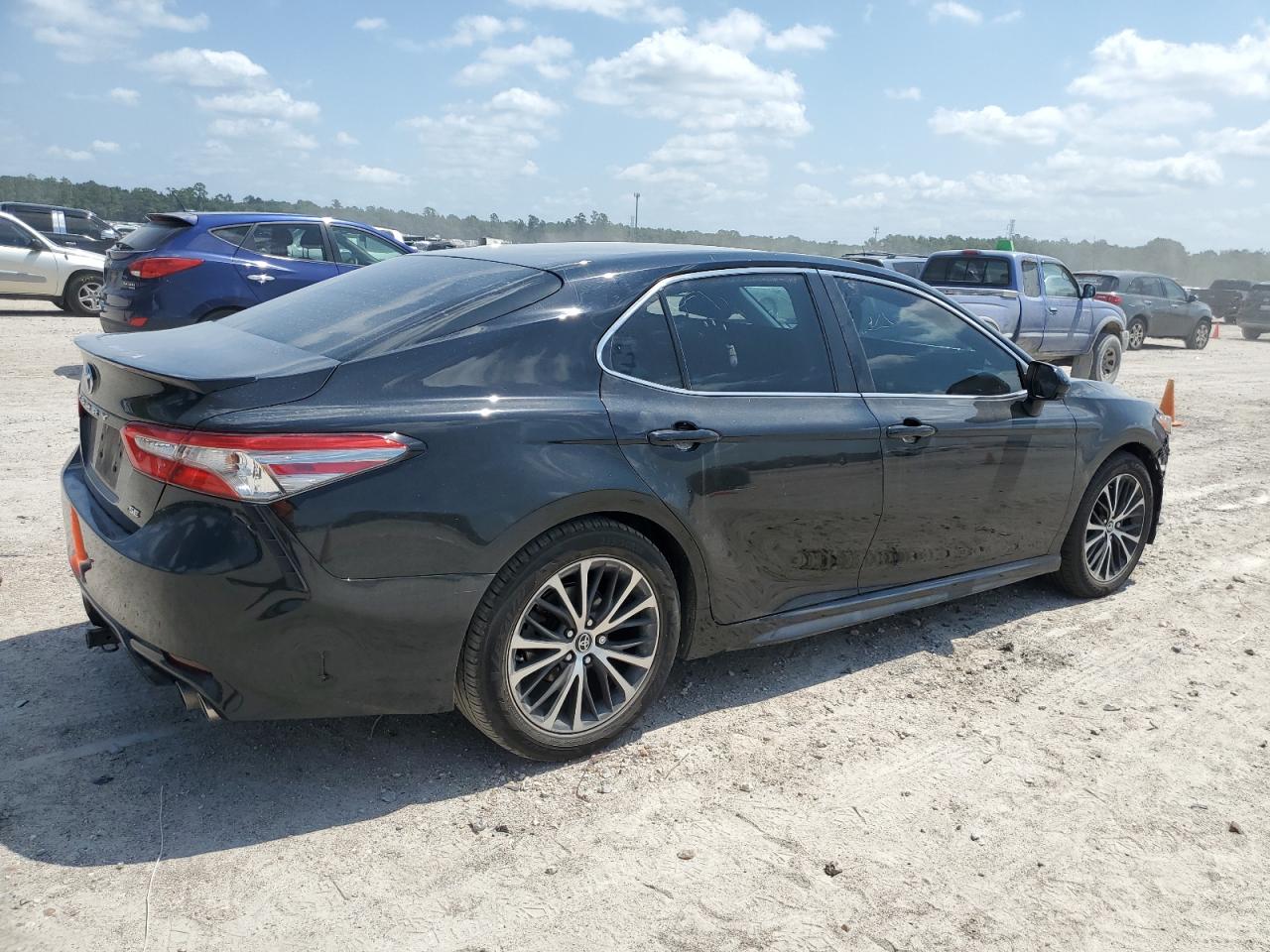 4T1B11HK6JU660549 TOYOTA CAMRY 2018