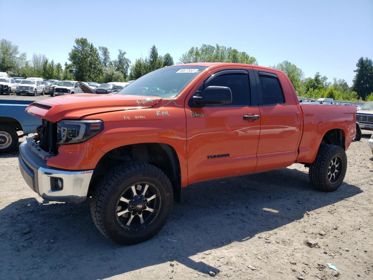 VIN: 5TFUY5F18HX595058 2017 TOYOTA TUNDRA