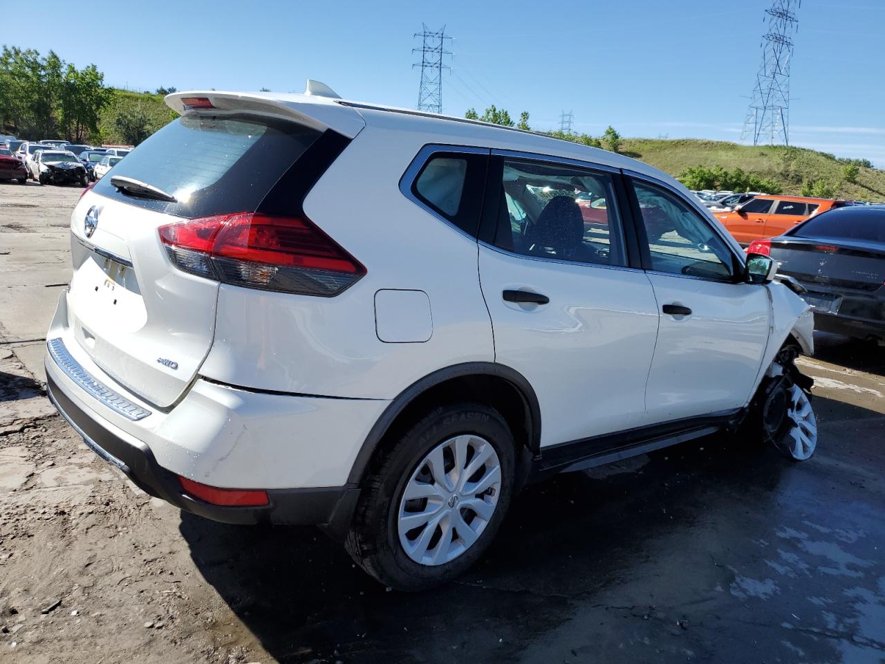 JN8AT2MV5HW015605 NISSAN ROGUE 2017