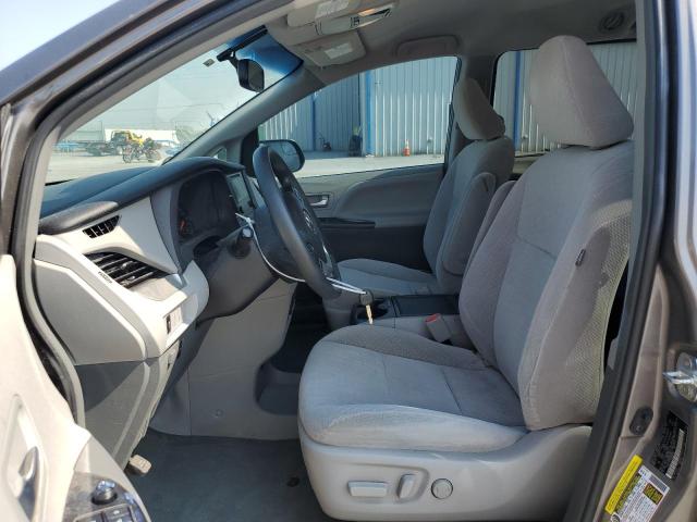 5TDKZ3DC5HS889908 Toyota SIENNA LE