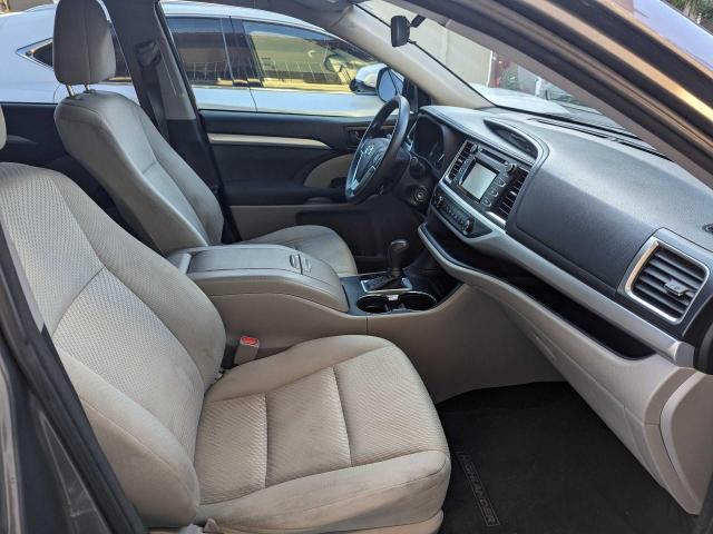 5TDZARFH8JS037947 Toyota Highlander Le