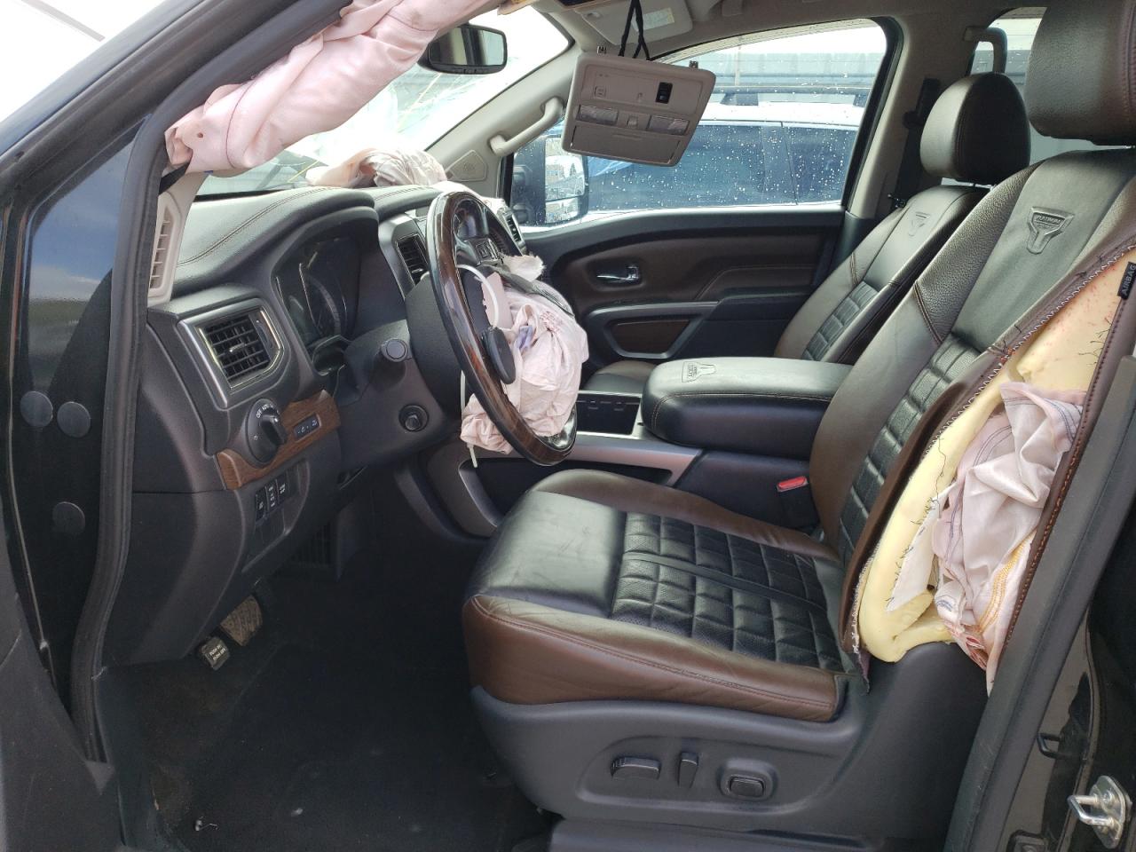 1N6AA1F4XHN557463 NISSAN TITAN 2017