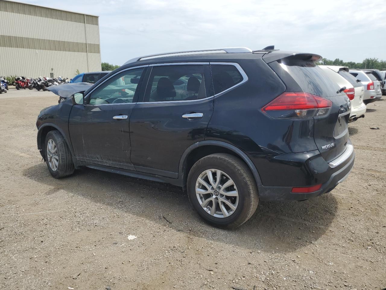 KNMAT2MV7HP618299 NISSAN ROGUE 2017