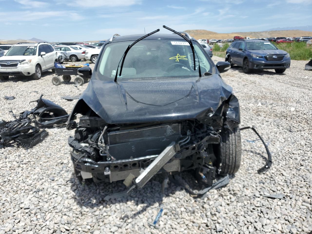 1FMCU9J90HUD85546 FORD ESCAPE 2017