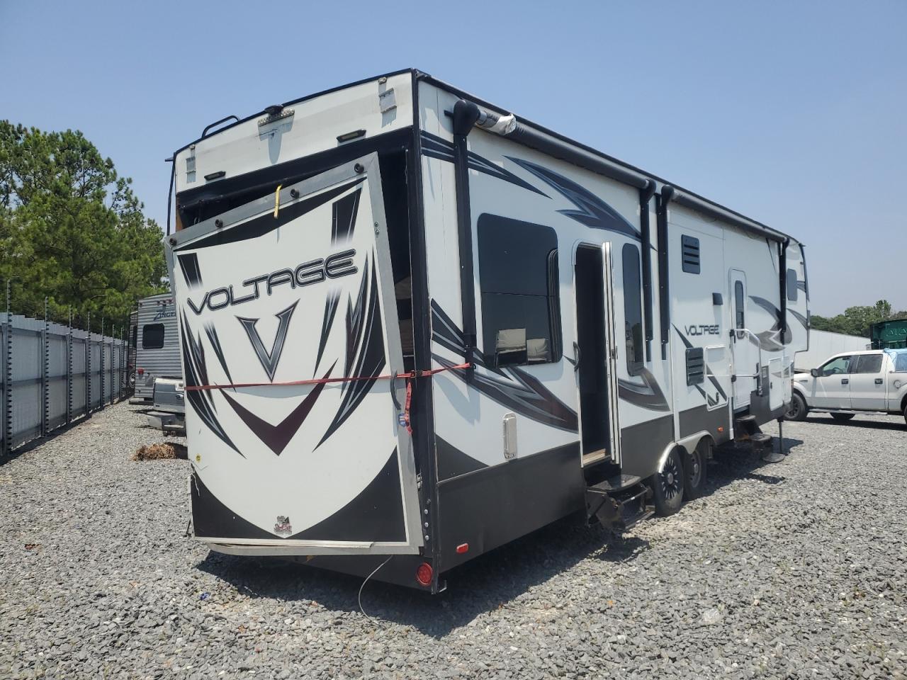4YDF33027HZ991318 CAMP CAMPER 2017