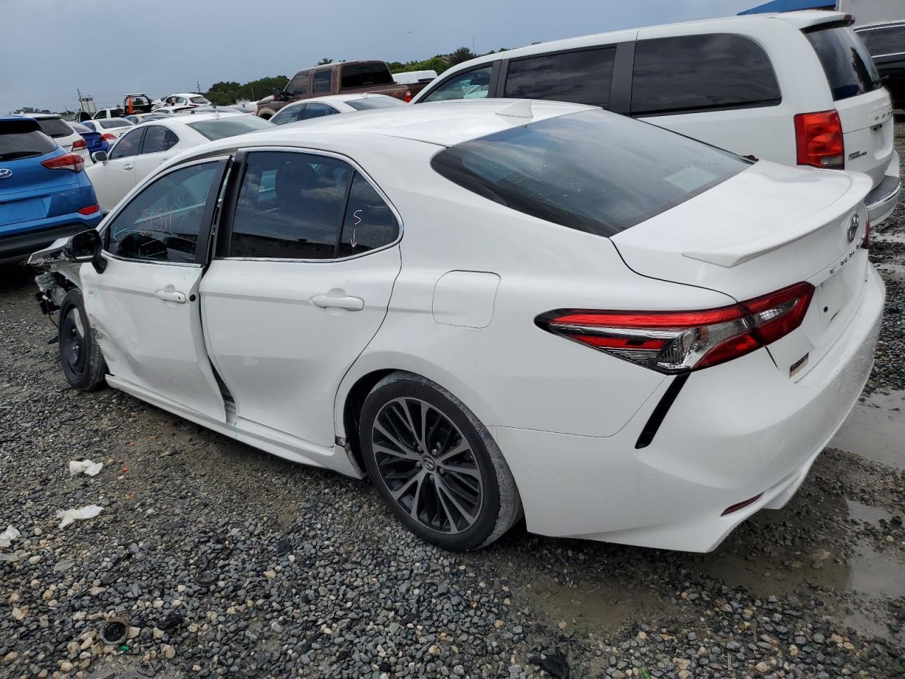 4T1B11HK8JU049731 TOYOTA CAMRY 2018