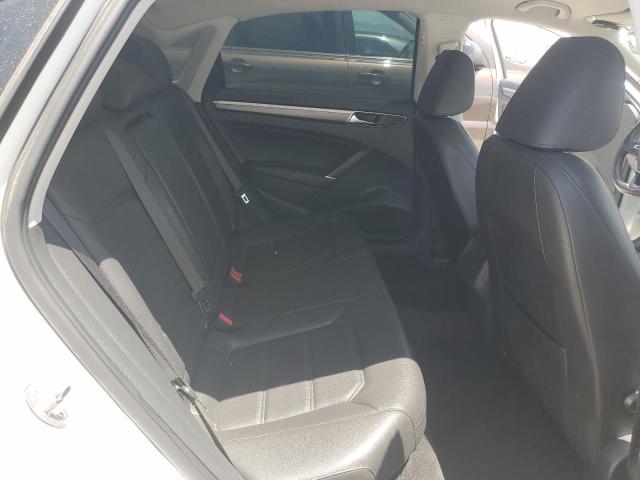 2017 VOLKSWAGEN PASSAT R-L - 1VWDT7A35HC083927