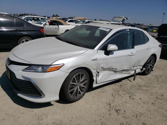 Lot #2409082919 2021 TOYOTA CAMRY XLE salvage car