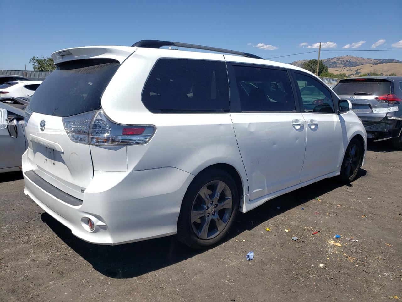 5TDXK3DC3GS729664 TOYOTA SIENNA 2016
