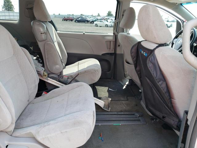 5TDKZ3DC8HS823546 Toyota SIENNA LE