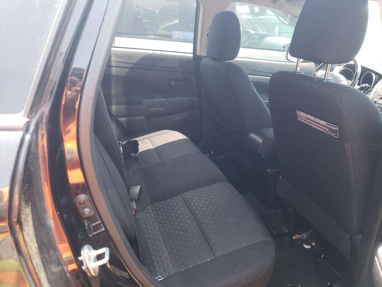 Lot #2071327549 2011 MITSUBISHI OUTLANDER