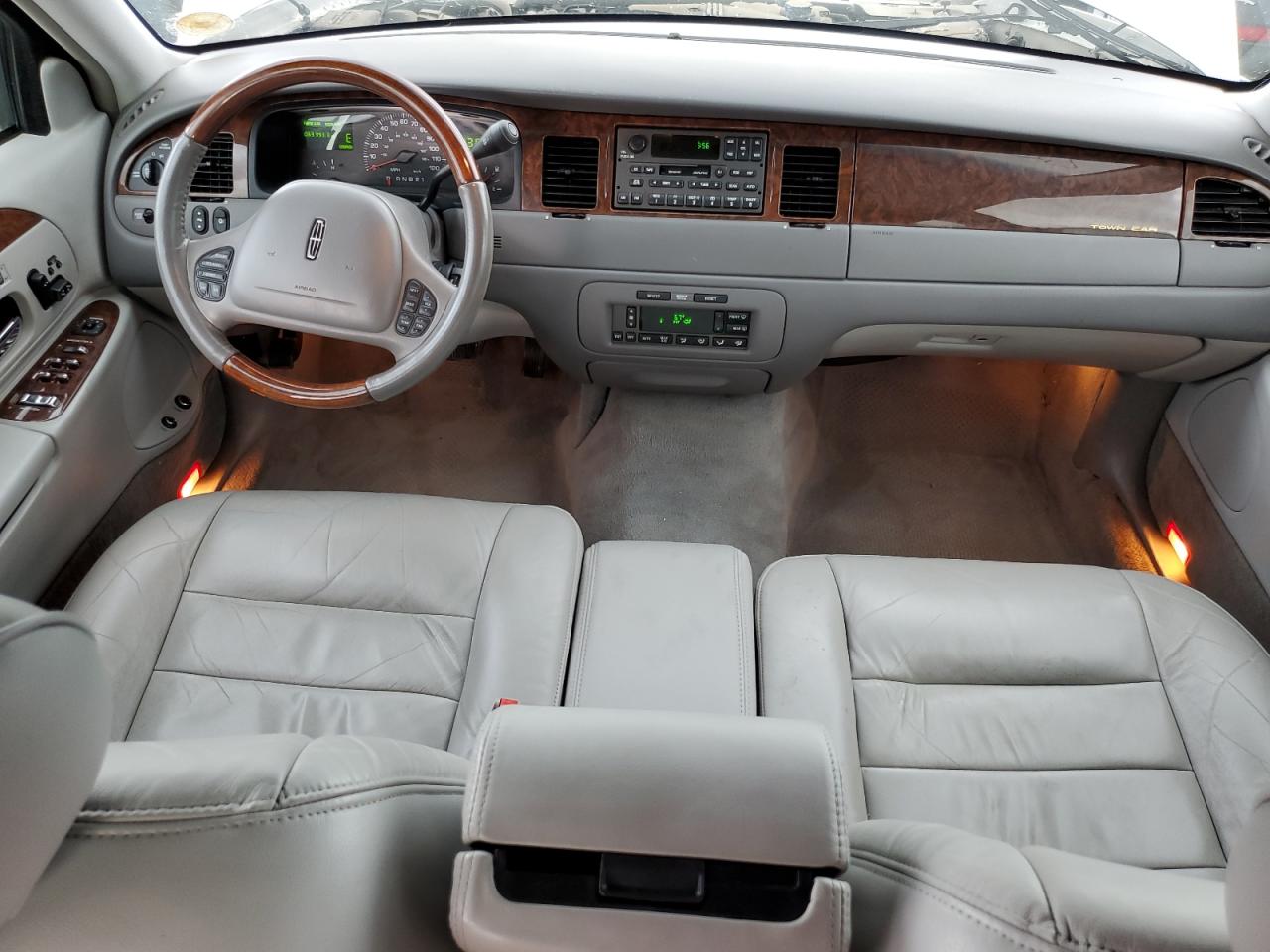 lincoln town car 2002 interior